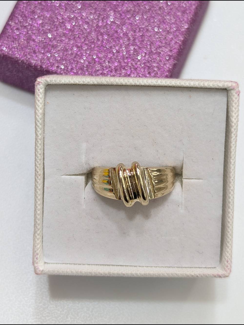10K Yellow Gold Women's Ring Size 8
1.89 Grams